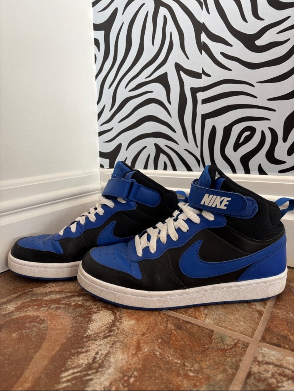 Nike Mid-Top Sneakers in Black and Blue